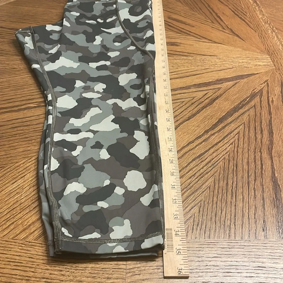 Athleta Ultimate Stash Pocket Camo 7/8 Tight Leggings Size 2X - Picture 9 of 9